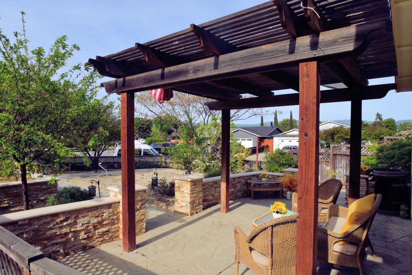 Detail Gallery Image 3 of 35 For 321 via Loma, Morgan Hill,  CA 95037 - 4 Beds | 2 Baths