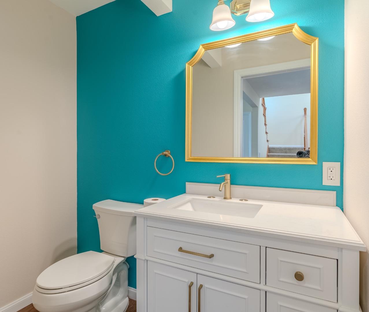 Detail Gallery Image 11 of 21 For 350 6th St Main House,  Montara,  CA 94037 - 3 Beds | 2/1 Baths