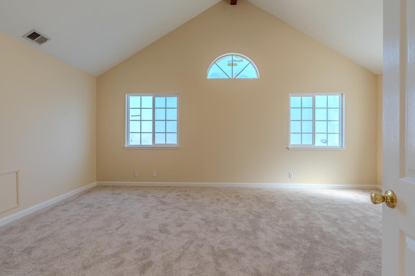 Detail Gallery Image 13 of 21 For 350 6th St Main House,  Montara,  CA 94037 - 3 Beds | 2/1 Baths