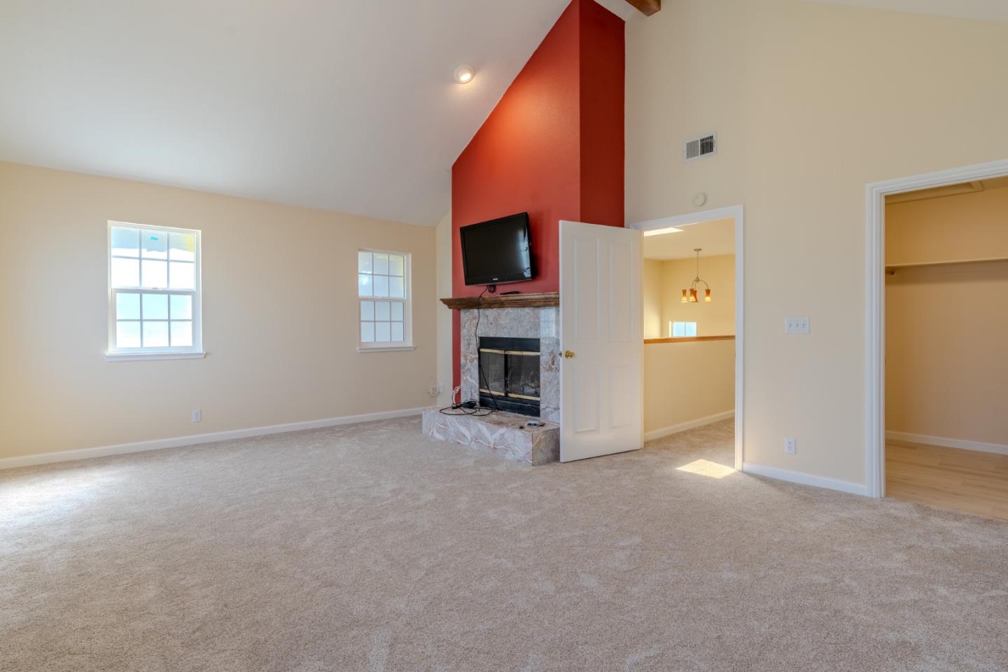 Detail Gallery Image 14 of 21 For 350 6th St Main House,  Montara,  CA 94037 - 3 Beds | 2/1 Baths