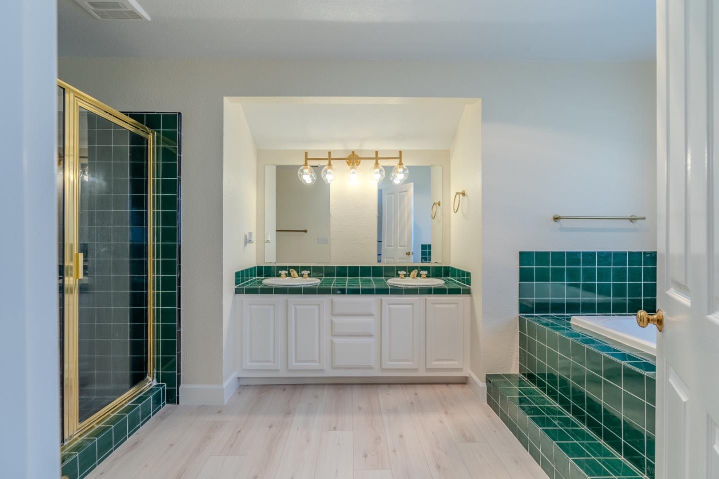 Detail Gallery Image 16 of 21 For 350 6th St Main House,  Montara,  CA 94037 - 3 Beds | 2/1 Baths