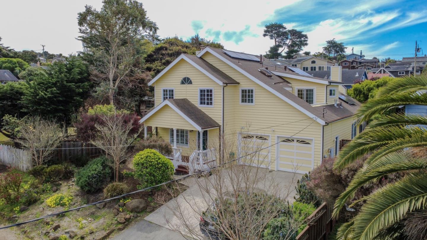 Detail Gallery Image 21 of 21 For 350 6th St Main House,  Montara,  CA 94037 - 3 Beds | 2/1 Baths