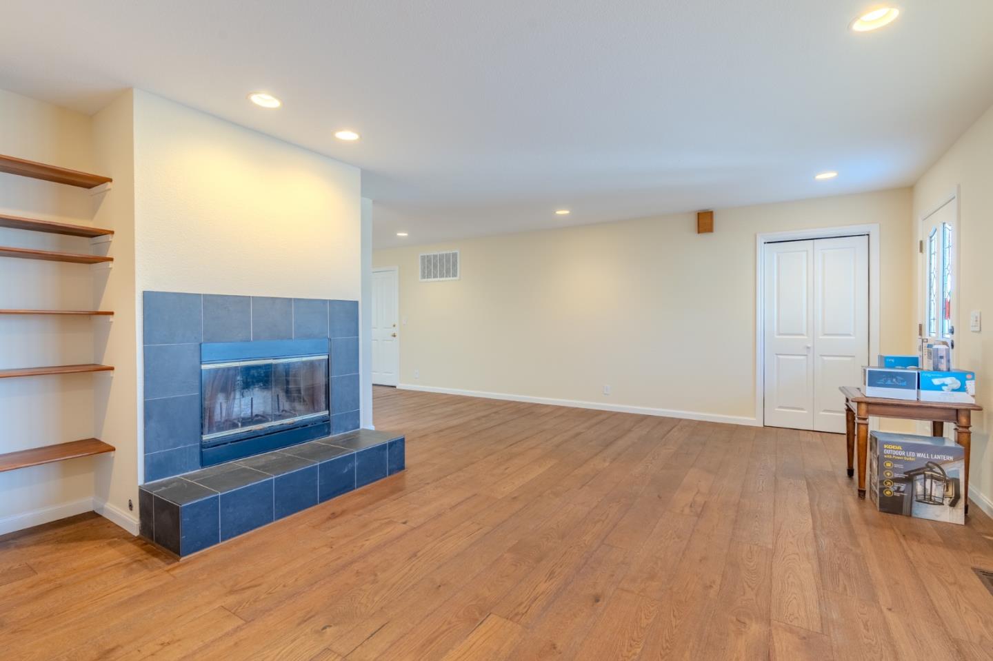 Detail Gallery Image 5 of 21 For 350 6th St Main House,  Montara,  CA 94037 - 3 Beds | 2/1 Baths