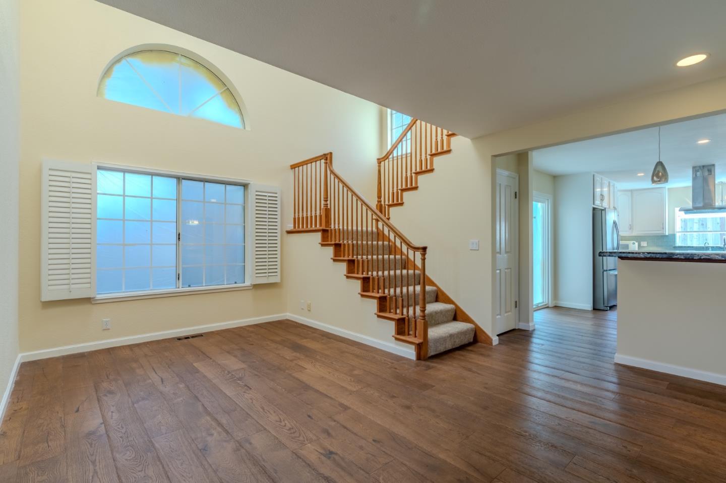 Detail Gallery Image 6 of 21 For 350 6th St Main House,  Montara,  CA 94037 - 3 Beds | 2/1 Baths