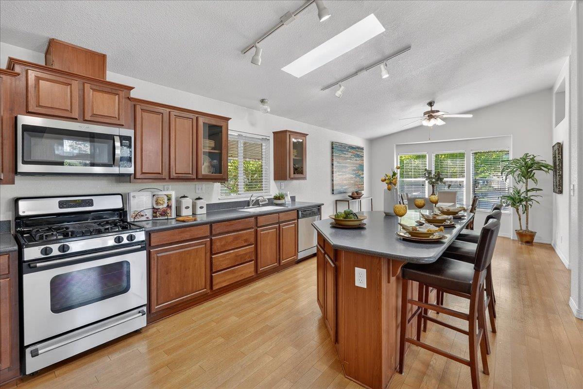 Detail Gallery Image 9 of 47 For 444 Whispering Pines Dr #122,  Scotts Valley,  CA 95066 - 3 Beds | 2 Baths