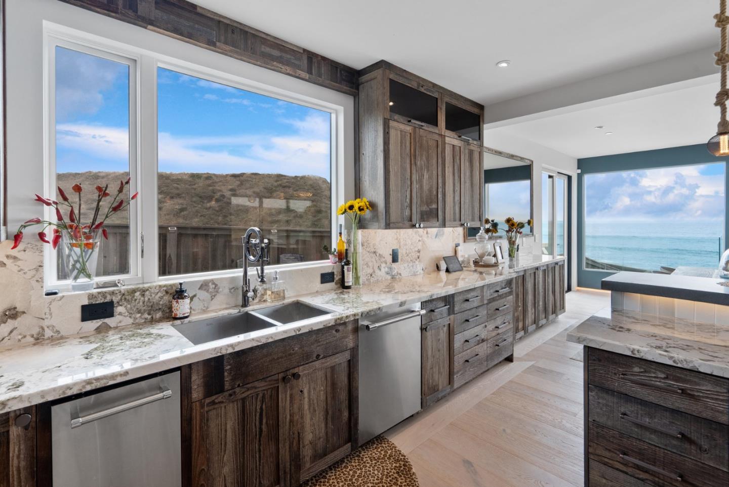 Detail Gallery Image 18 of 100 For 275 Davenport Landing Rd, Davenport,  CA 95017 - 5 Beds | 5/1 Baths