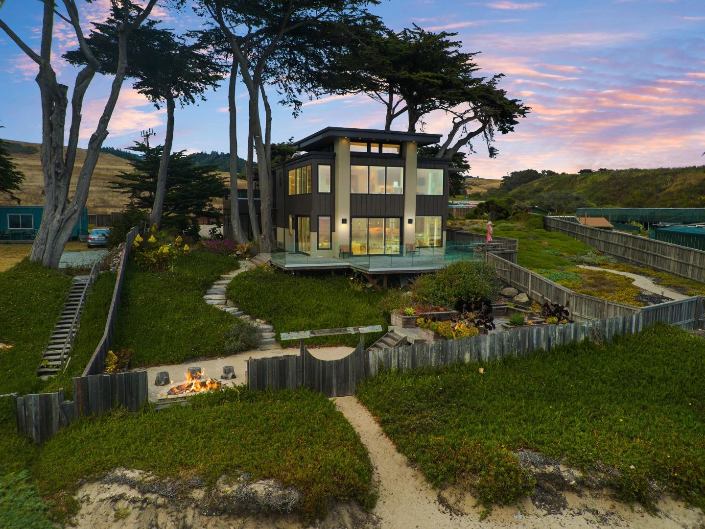 Detail Gallery Image 2 of 100 For 275 Davenport Landing Rd, Davenport,  CA 95017 - 5 Beds | 5/1 Baths