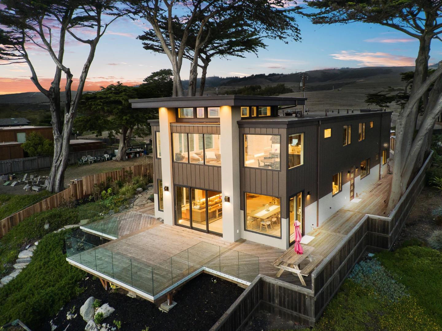 Detail Gallery Image 4 of 100 For 275 Davenport Landing Rd, Davenport,  CA 95017 - 5 Beds | 5/1 Baths