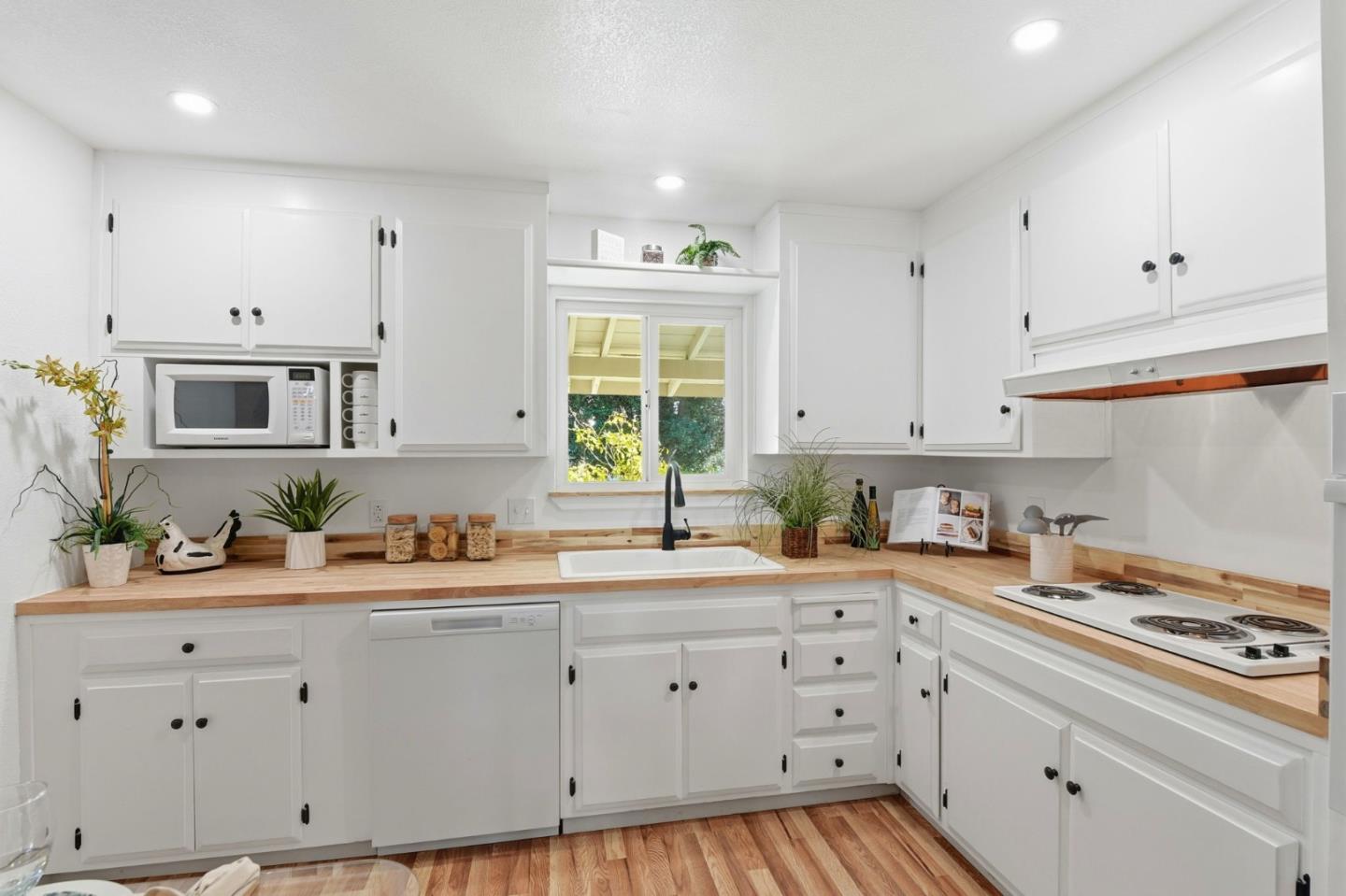 Detail Gallery Image 4 of 37 For 1363 Santa Fe Dr, San Jose,  CA 95118 - 3 Beds | 2 Baths