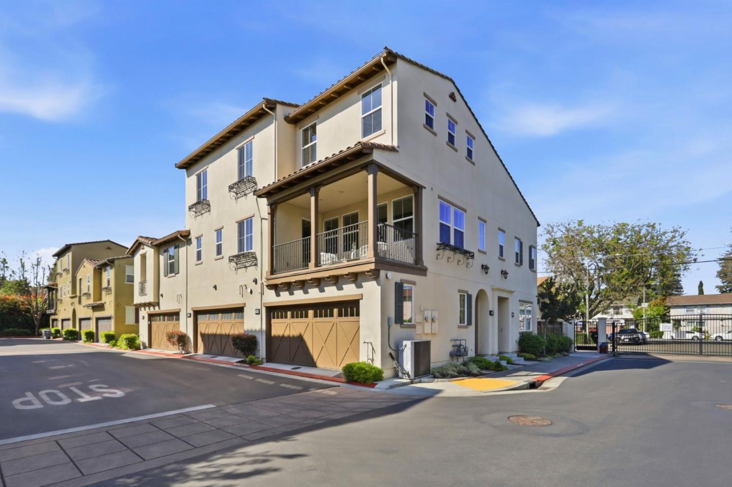 709 SATSUMA TER, SUNNYVALE, CA 94087  Photo 2