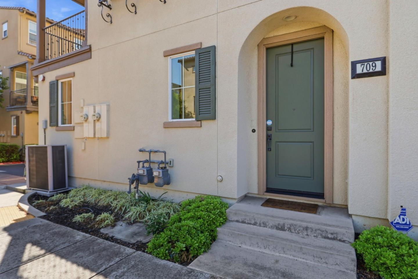 709 SATSUMA TER, SUNNYVALE, CA 94087  Photo 3