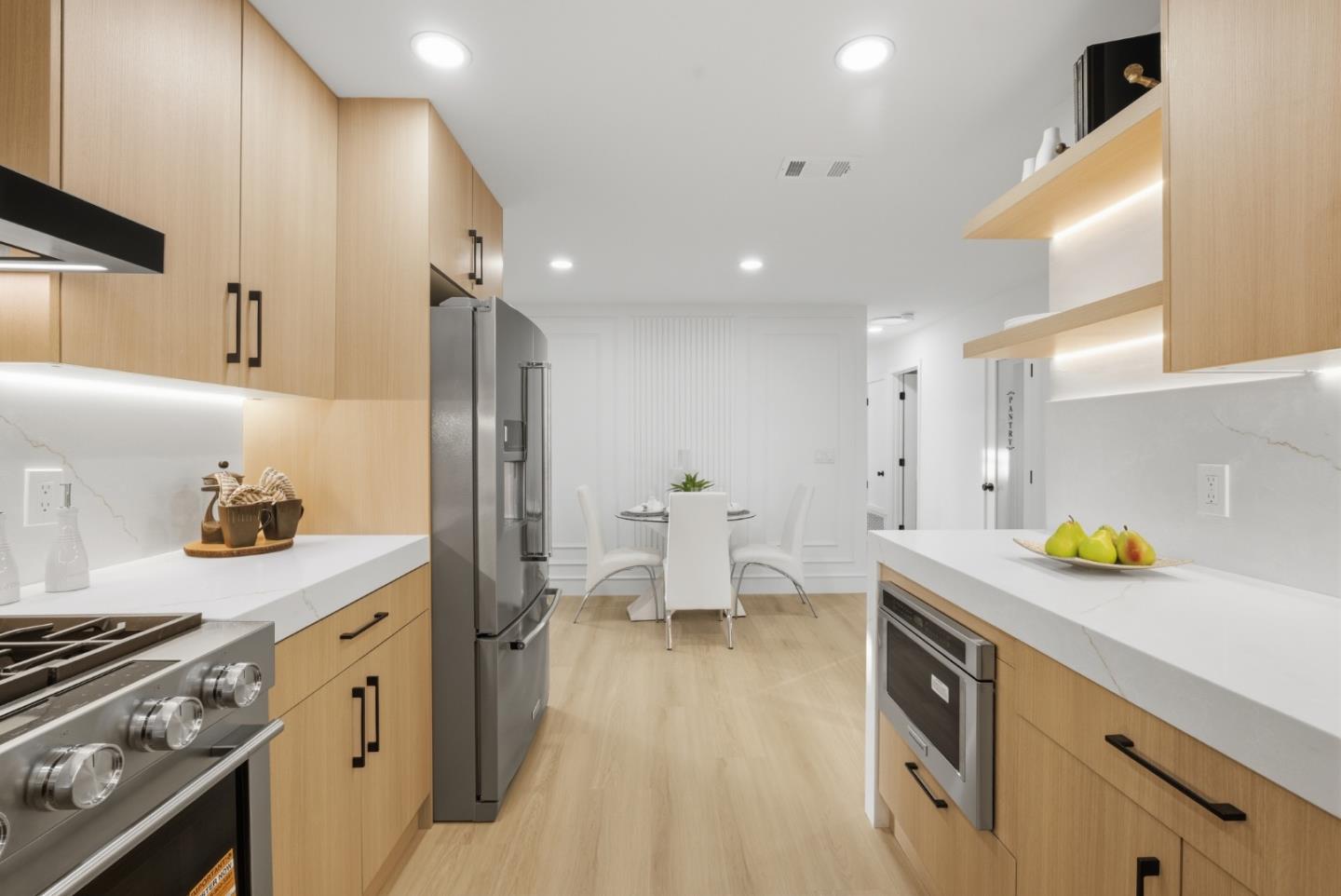 Detail Gallery Image 14 of 47 For 1497 Meadow Glen Way, San Jose,  CA 95121 - 3 Beds | 2 Baths