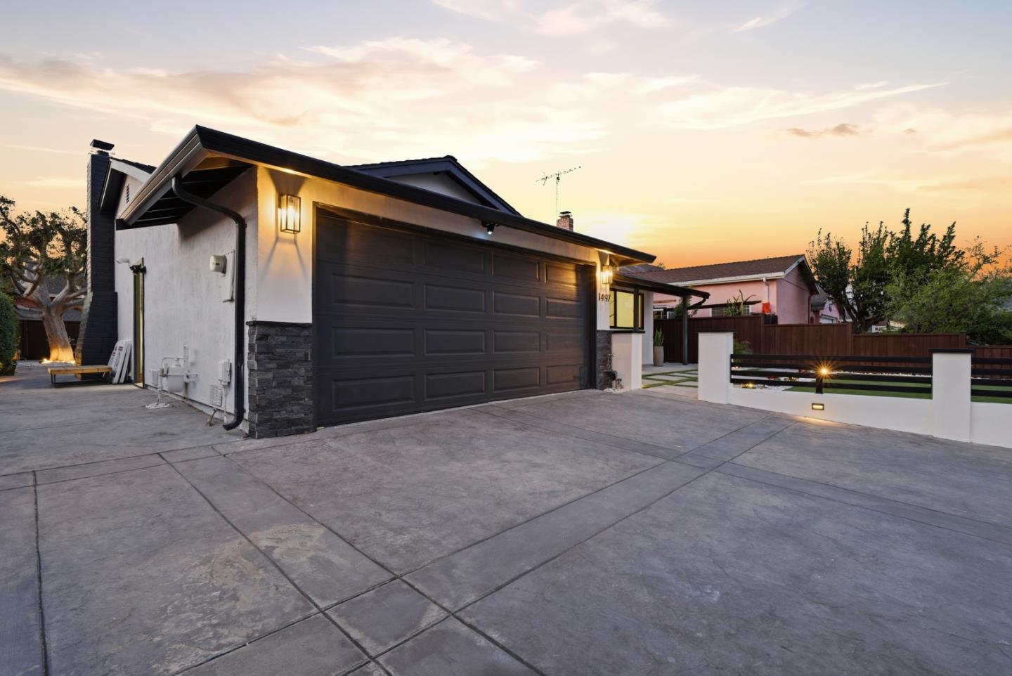 Detail Gallery Image 3 of 47 For 1497 Meadow Glen Way, San Jose,  CA 95121 - 3 Beds | 2 Baths