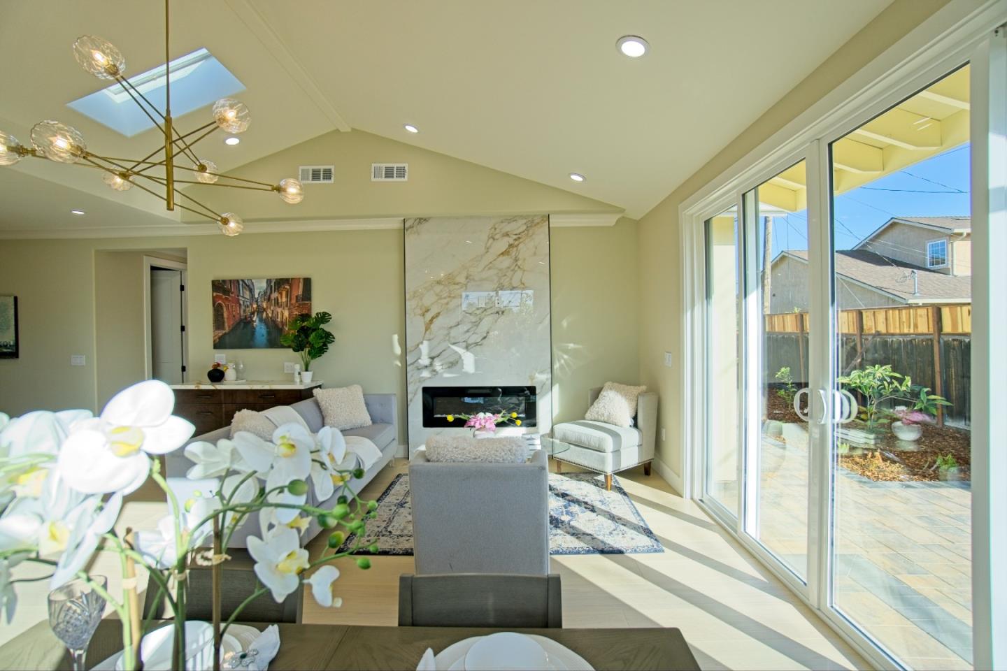 Detail Gallery Image 14 of 43 For 2475 Moraine Dr, Santa Clara,  CA 95051 - 4 Beds | 3 Baths