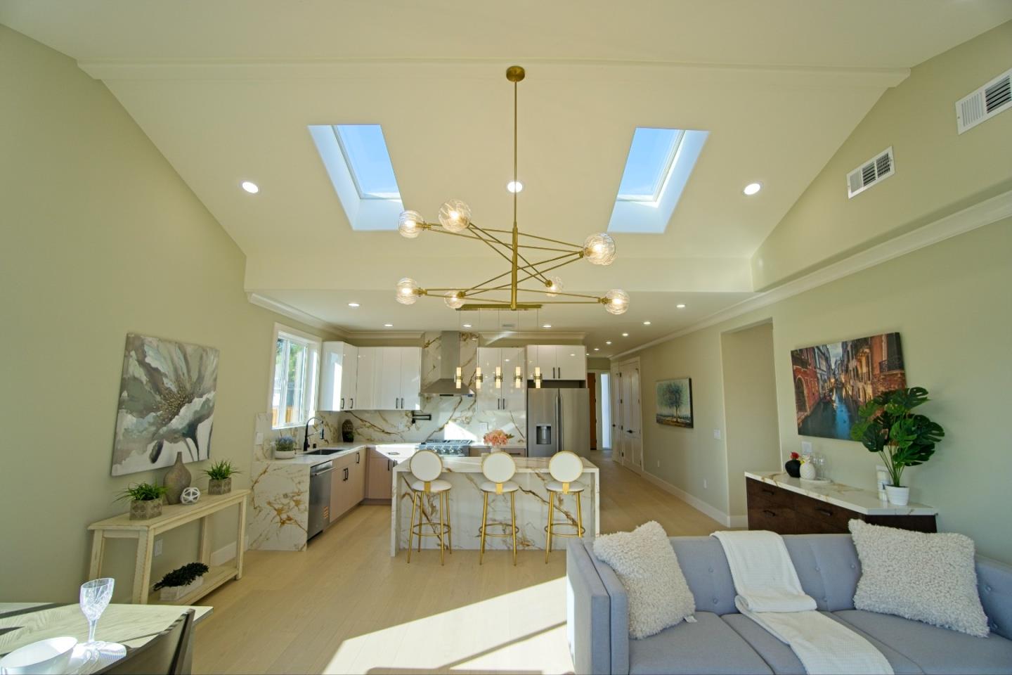 Detail Gallery Image 4 of 43 For 2475 Moraine Dr, Santa Clara,  CA 95051 - 4 Beds | 3 Baths