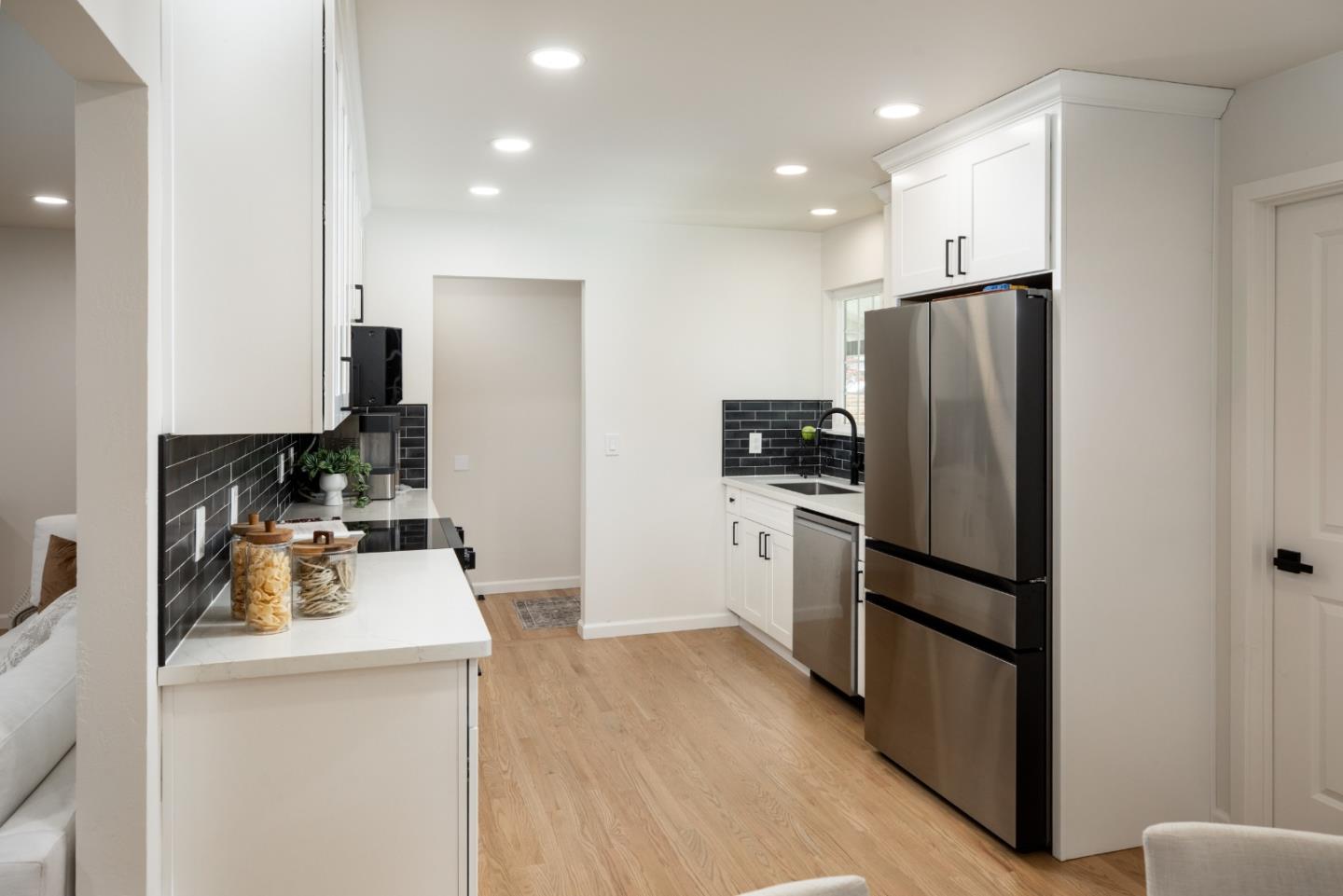 Detail Gallery Image 7 of 31 For 3804 Yerba Buena Ave, San Jose,  CA 95121 - 3 Beds | 2 Baths