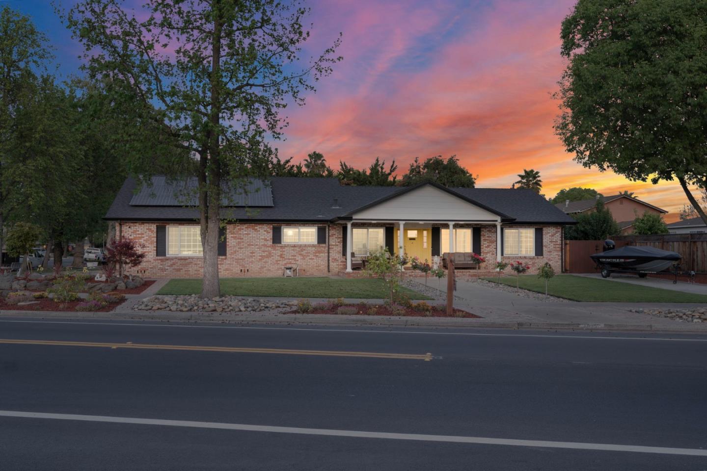 Detail Gallery Image 2 of 64 For 7390 Miller Ave, Gilroy,  CA 95020 - 5 Beds | 3 Baths