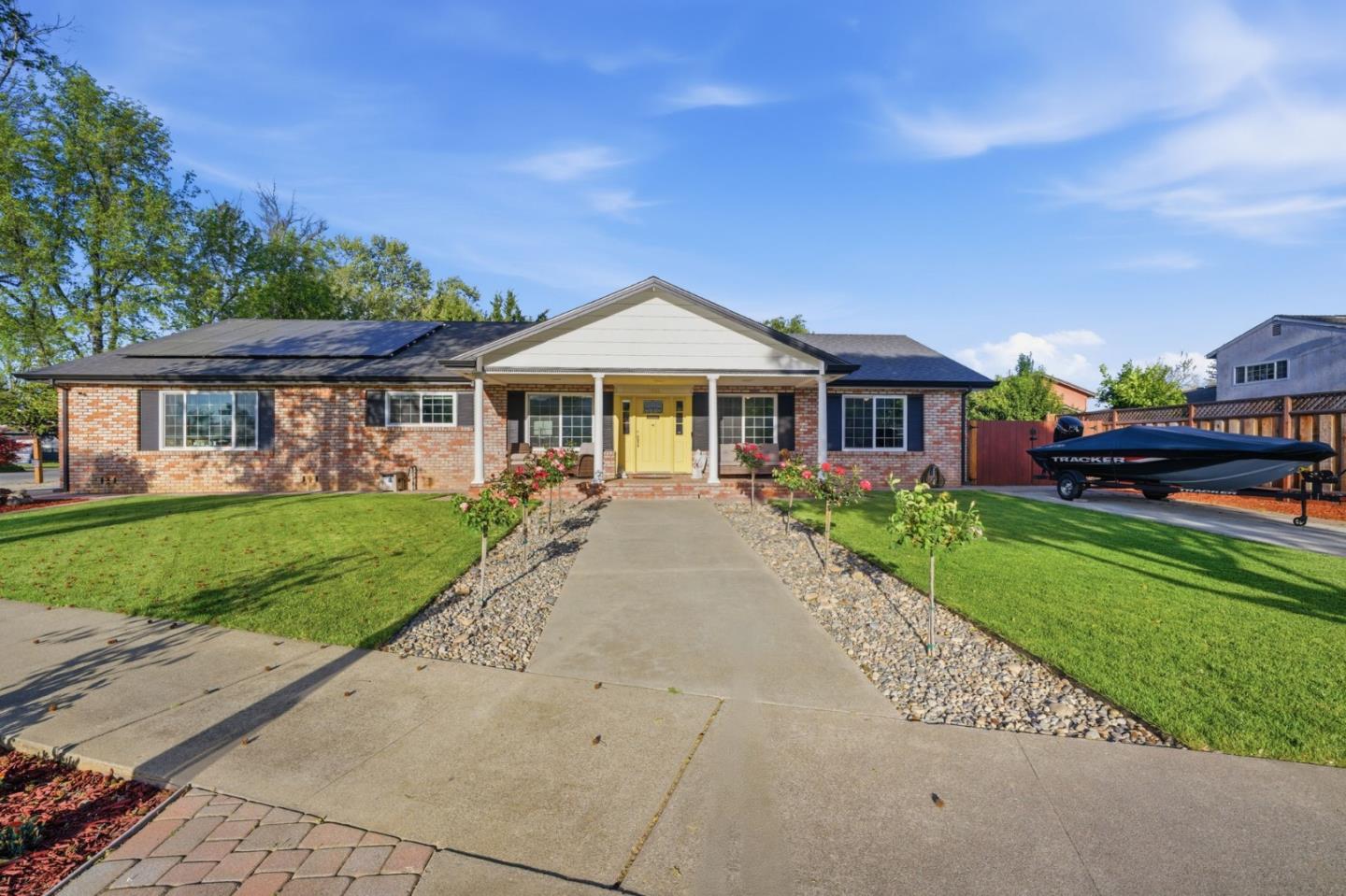 Detail Gallery Image 8 of 64 For 7390 Miller Ave, Gilroy,  CA 95020 - 5 Beds | 3 Baths