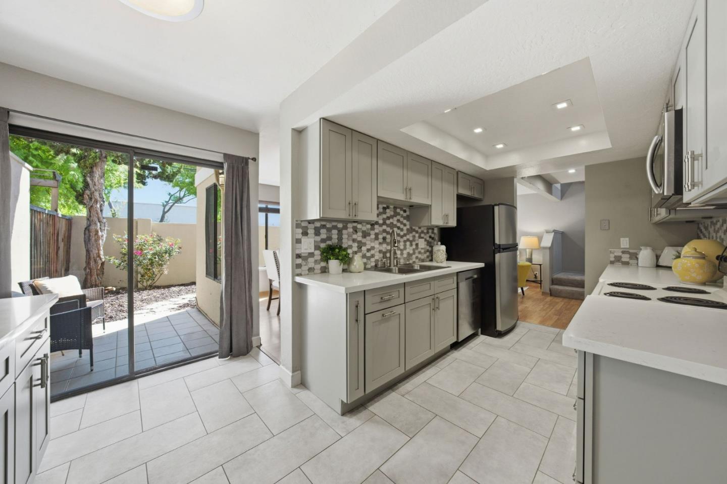 Detail Gallery Image 10 of 28 For 539 Blue Jay Dr, Hayward,  CA 94544 - 3 Beds | 2/1 Baths