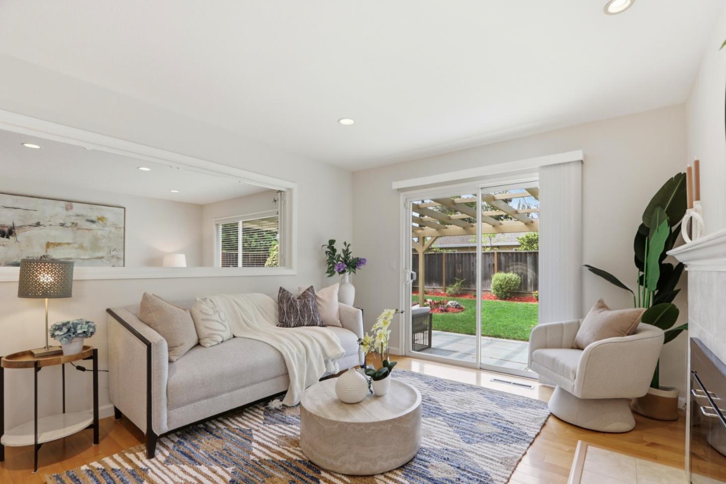 Detail Gallery Image 11 of 68 For 1557 Murre Ln, Sunnyvale,  CA 94087 - 3 Beds | 2 Baths