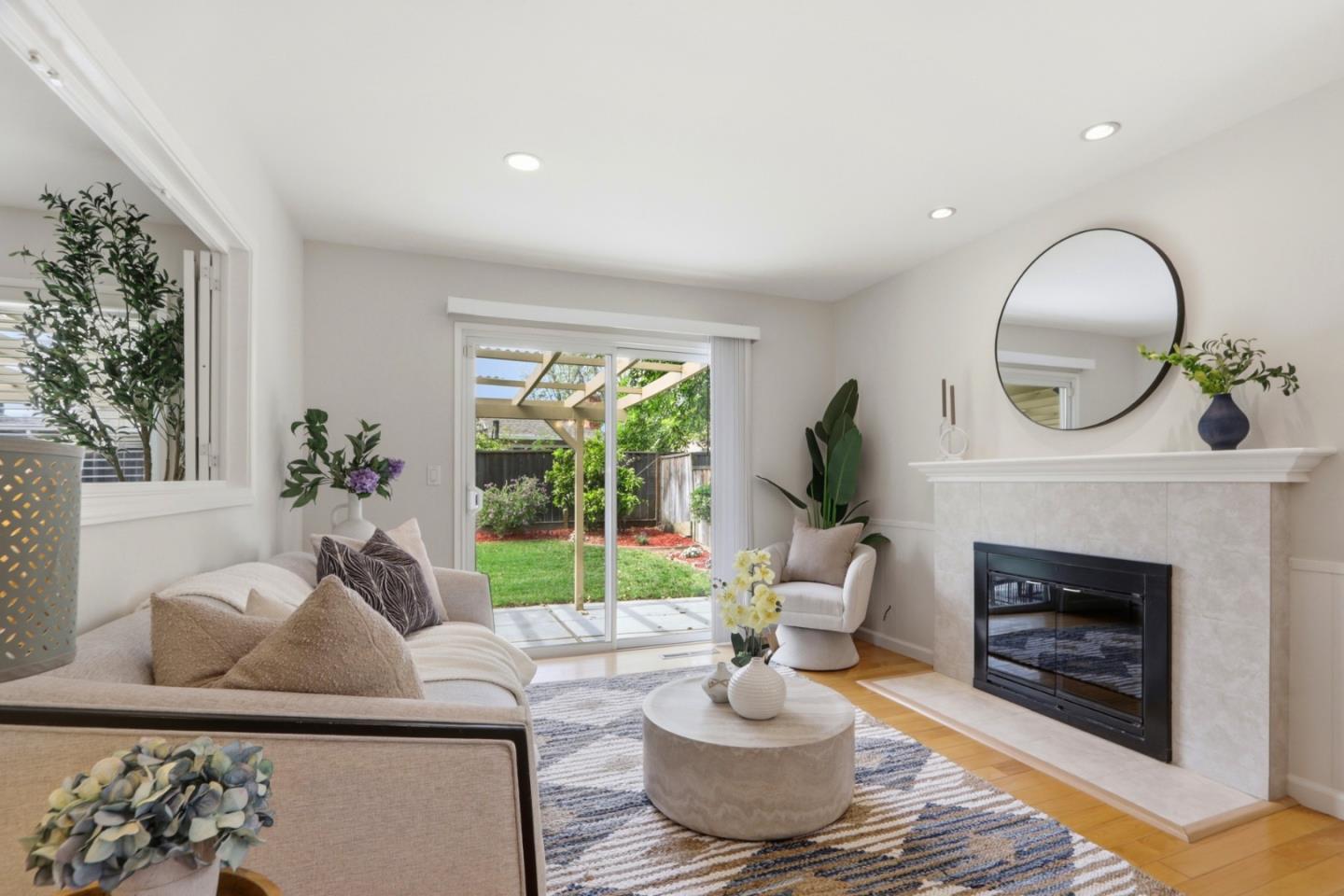 Detail Gallery Image 12 of 68 For 1557 Murre Ln, Sunnyvale,  CA 94087 - 3 Beds | 2 Baths