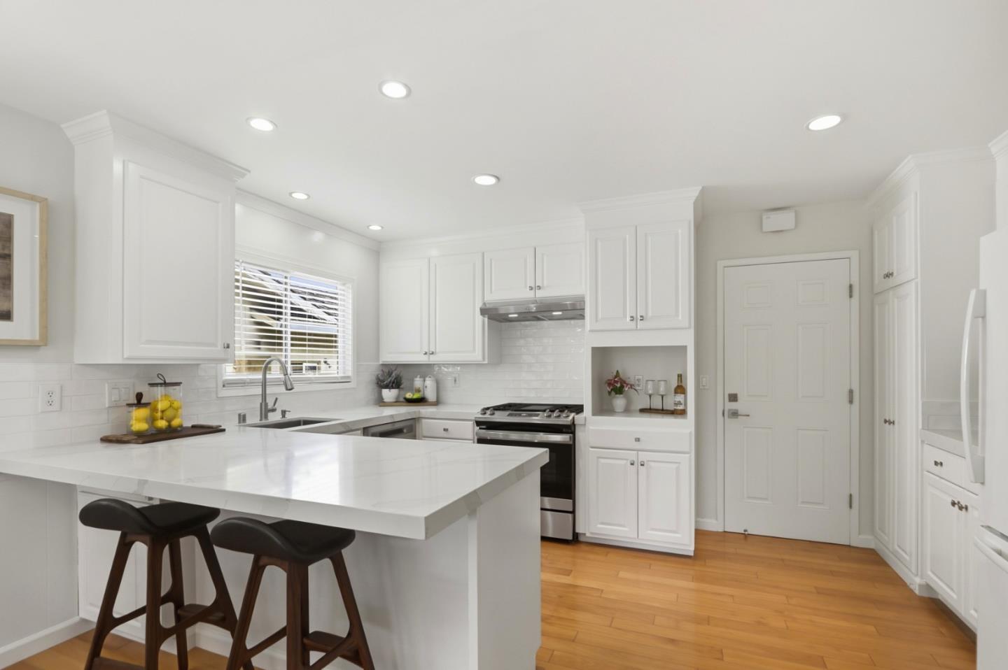 Detail Gallery Image 15 of 68 For 1557 Murre Ln, Sunnyvale,  CA 94087 - 3 Beds | 2 Baths