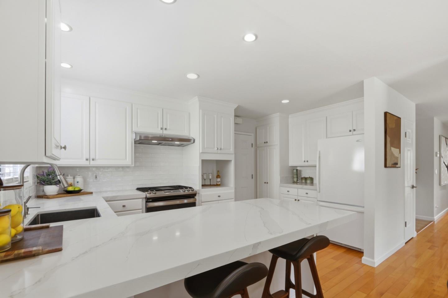 Detail Gallery Image 16 of 68 For 1557 Murre Ln, Sunnyvale,  CA 94087 - 3 Beds | 2 Baths