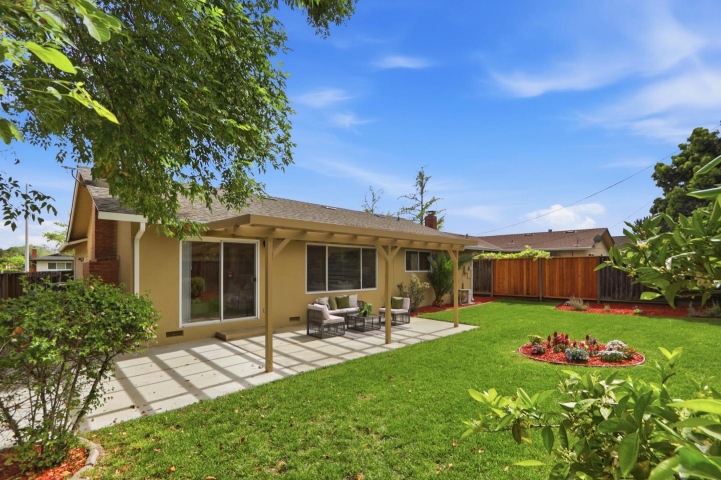 Detail Gallery Image 39 of 68 For 1557 Murre Ln, Sunnyvale,  CA 94087 - 3 Beds | 2 Baths