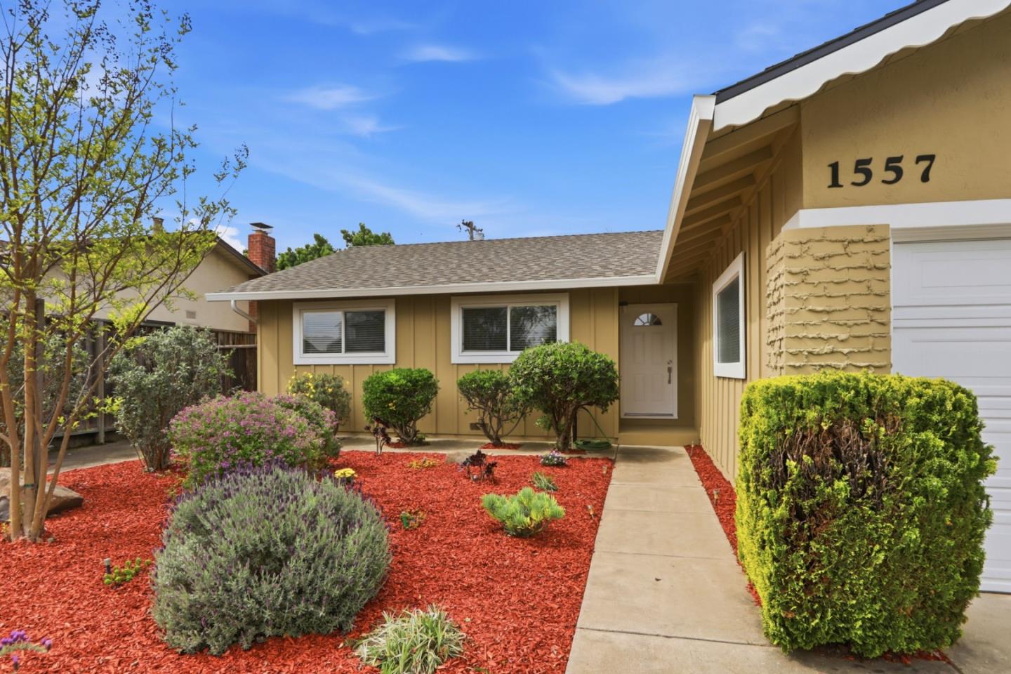 Detail Gallery Image 4 of 68 For 1557 Murre Ln, Sunnyvale,  CA 94087 - 3 Beds | 2 Baths