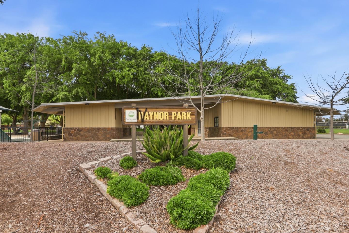 Detail Gallery Image 44 of 68 For 1557 Murre Ln, Sunnyvale,  CA 94087 - 3 Beds | 2 Baths