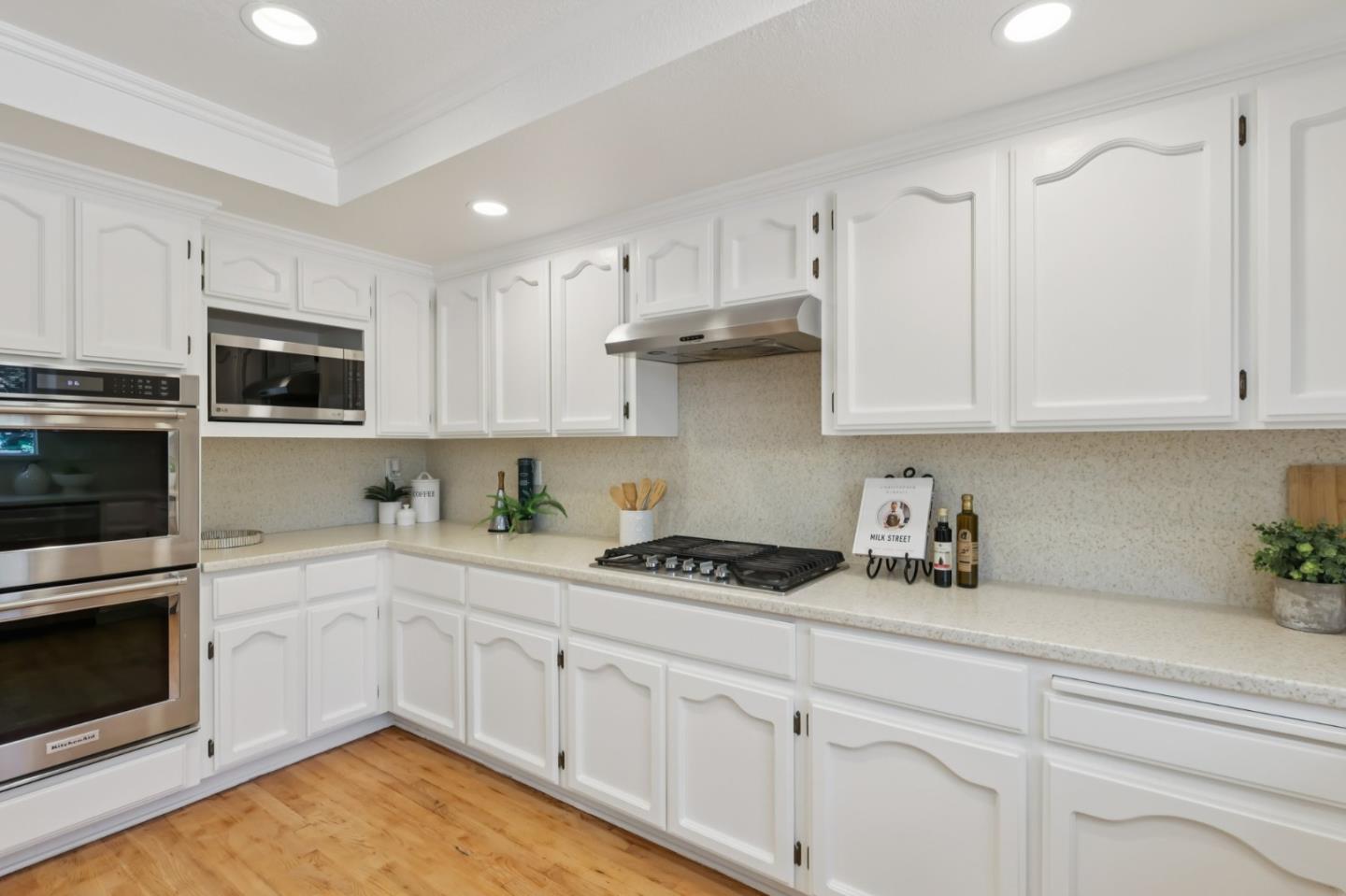 Detail Gallery Image 13 of 59 For 955 La Vista, Morgan Hill,  CA 95037 - 5 Beds | 3 Baths