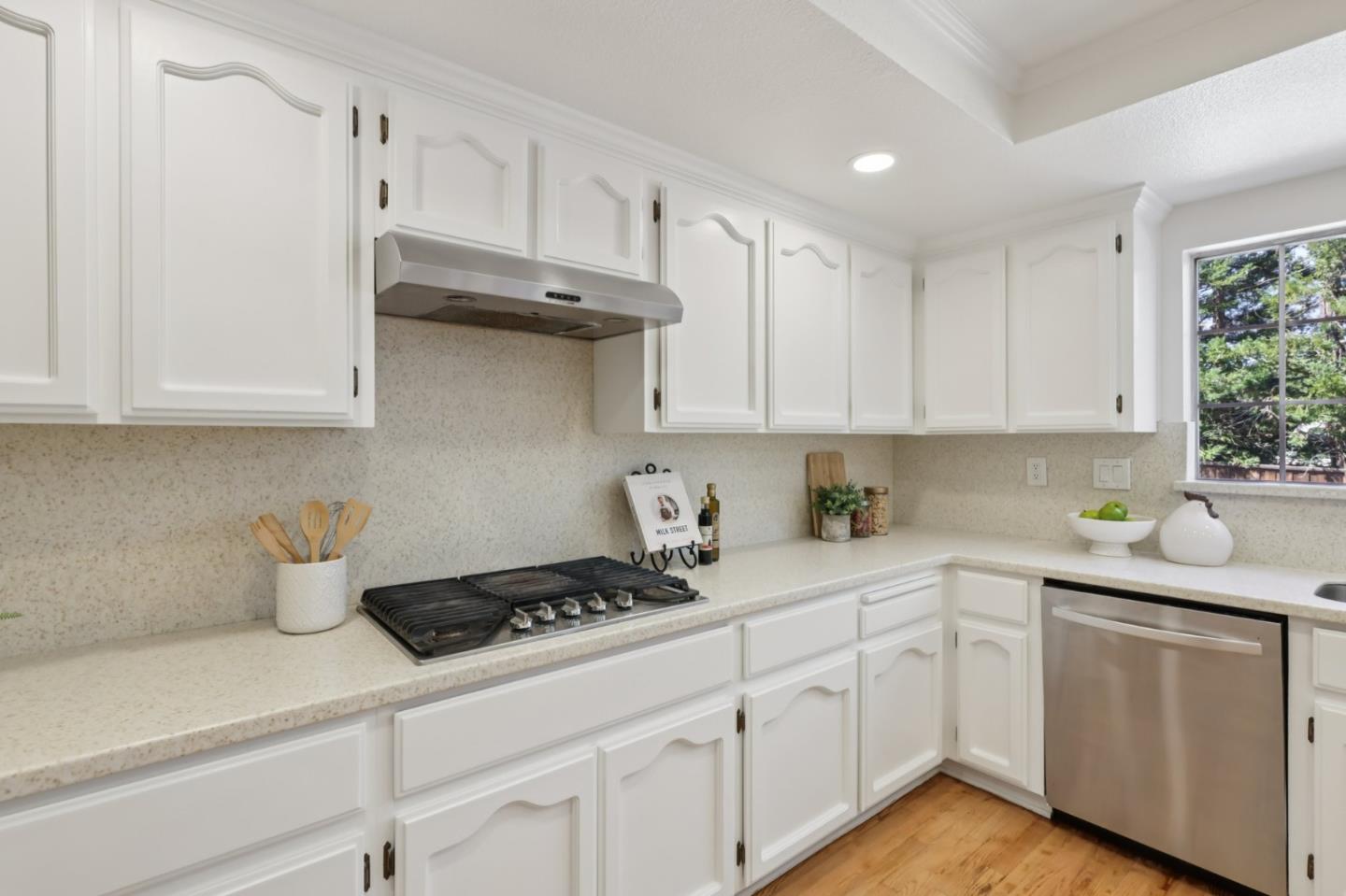 Detail Gallery Image 16 of 59 For 955 La Vista, Morgan Hill,  CA 95037 - 5 Beds | 3 Baths