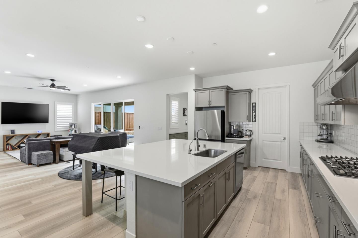 Detail Gallery Image 10 of 41 For 486 Lassen Way, Marina,  CA 93933 - 4 Beds | 3/1 Baths