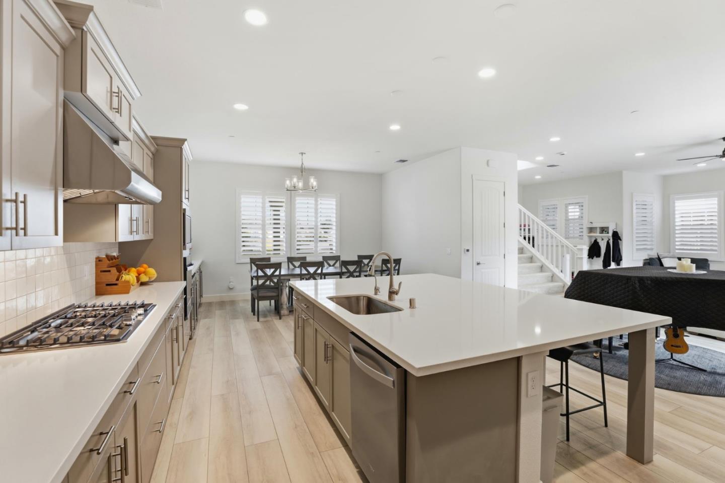 Detail Gallery Image 13 of 41 For 486 Lassen Way, Marina,  CA 93933 - 4 Beds | 3/1 Baths