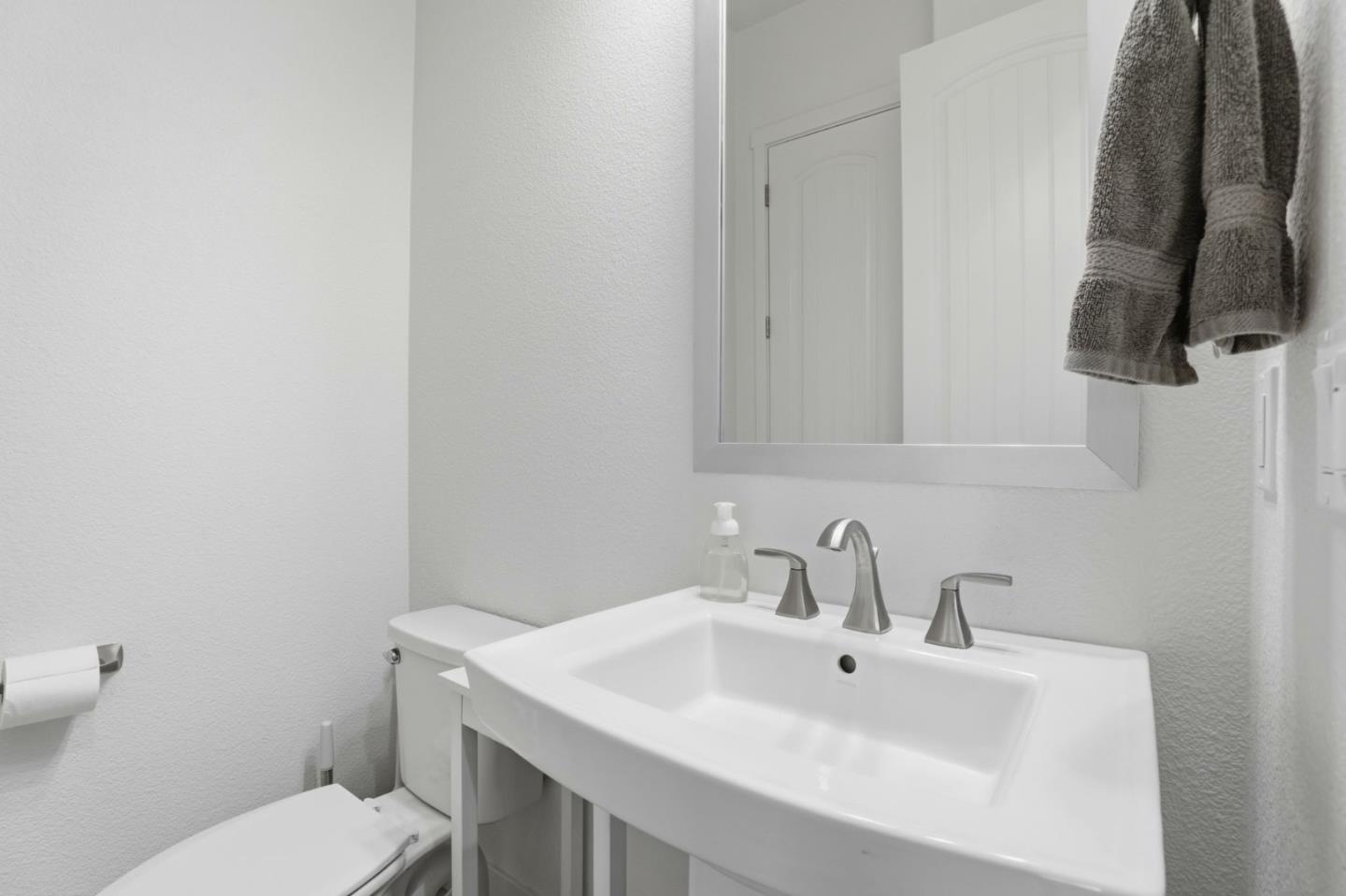 Detail Gallery Image 17 of 41 For 486 Lassen Way, Marina,  CA 93933 - 4 Beds | 3/1 Baths