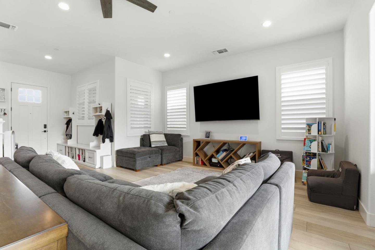 Detail Gallery Image 7 of 41 For 486 Lassen Way, Marina,  CA 93933 - 4 Beds | 3/1 Baths