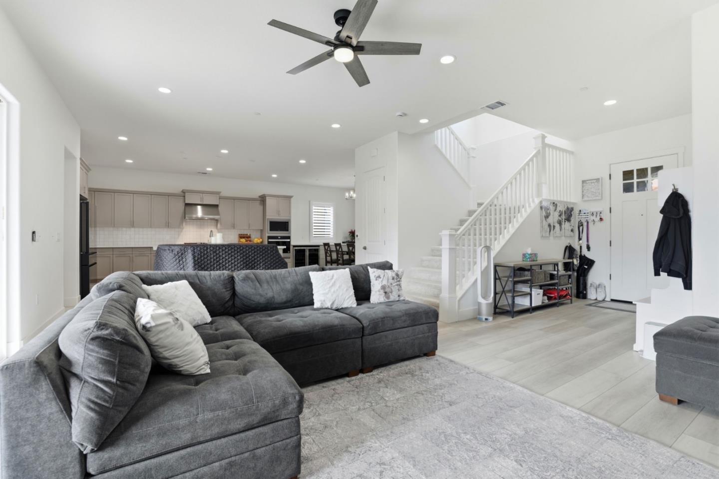 Detail Gallery Image 8 of 41 For 486 Lassen Way, Marina,  CA 93933 - 4 Beds | 3/1 Baths