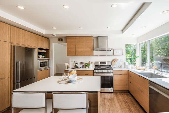 Detail Gallery Image 10 of 31 For 532 Anchor Cir, Redwood Shores,  CA 94065 - 4 Beds | 3 Baths