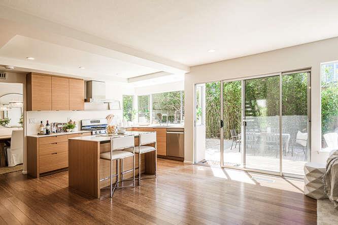 Detail Gallery Image 12 of 31 For 532 Anchor Cir, Redwood Shores,  CA 94065 - 4 Beds | 3 Baths