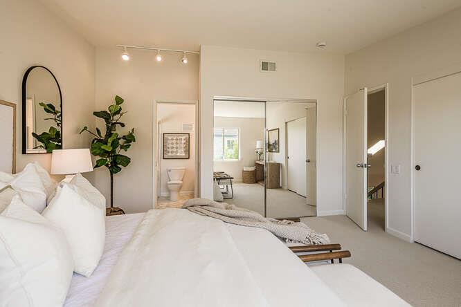 Detail Gallery Image 18 of 31 For 532 Anchor Cir, Redwood Shores,  CA 94065 - 4 Beds | 3 Baths