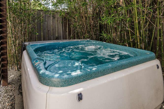 Detail Gallery Image 29 of 31 For 532 Anchor Cir, Redwood Shores,  CA 94065 - 4 Beds | 3 Baths