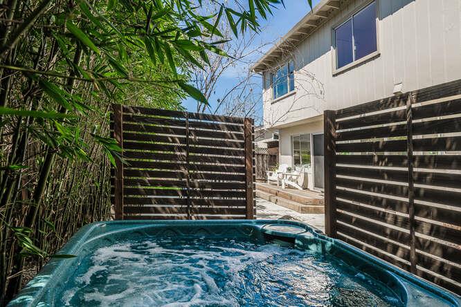 Detail Gallery Image 30 of 31 For 532 Anchor Cir, Redwood Shores,  CA 94065 - 4 Beds | 3 Baths