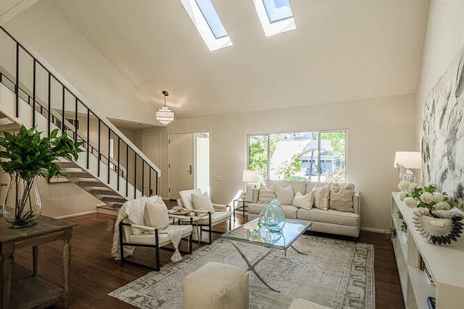 Detail Gallery Image 8 of 31 For 532 Anchor Cir, Redwood Shores,  CA 94065 - 4 Beds | 3 Baths