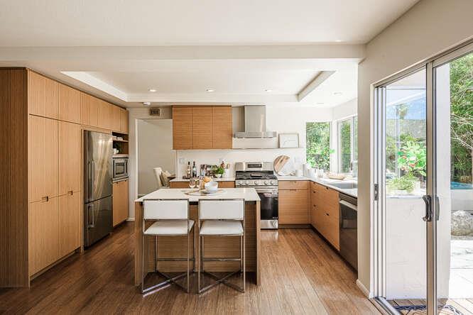 Detail Gallery Image 9 of 31 For 532 Anchor Cir, Redwood Shores,  CA 94065 - 4 Beds | 3 Baths