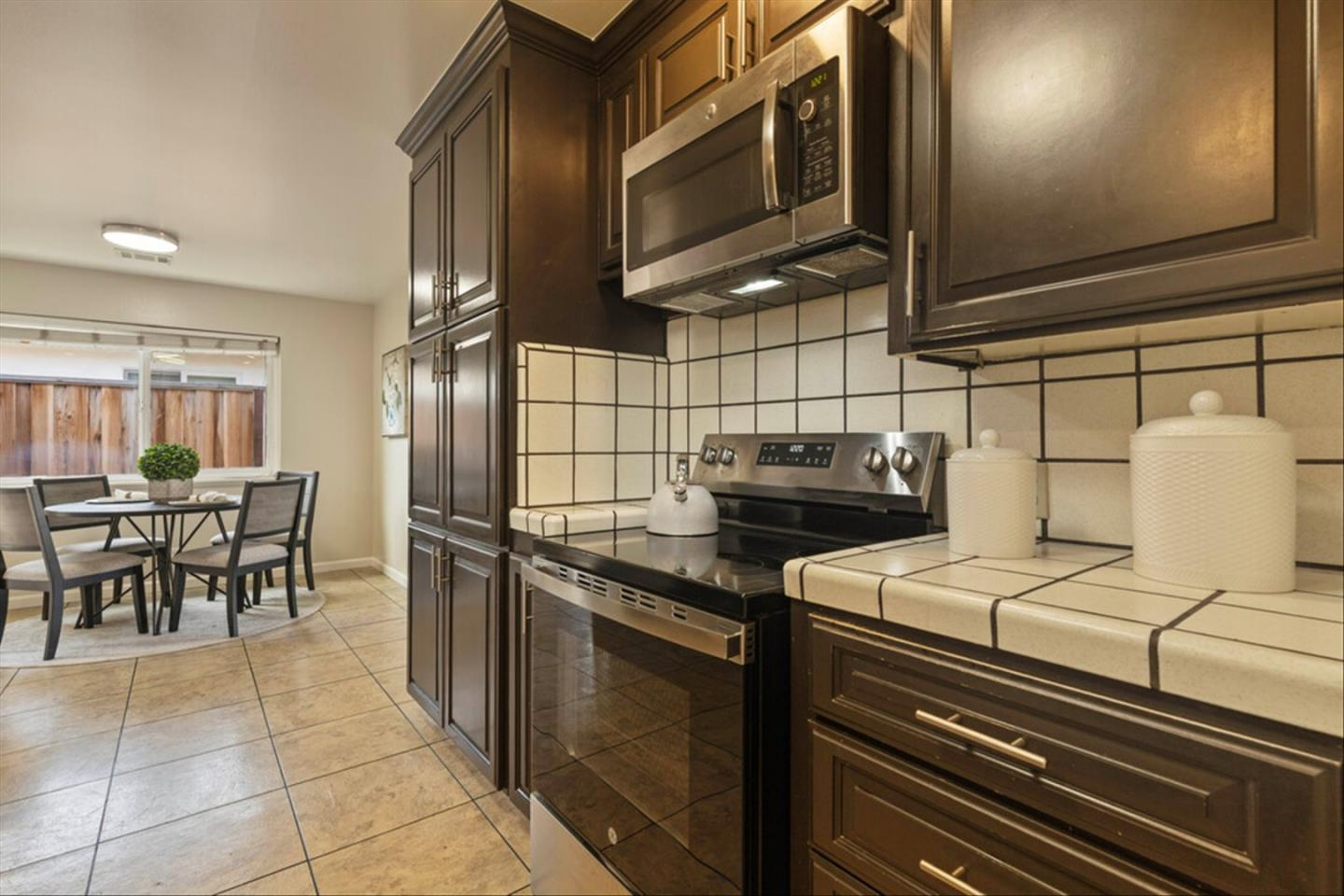 Detail Gallery Image 10 of 24 For 215 Longview Dr, Morgan Hill,  CA 95037 - 3 Beds | 2 Baths