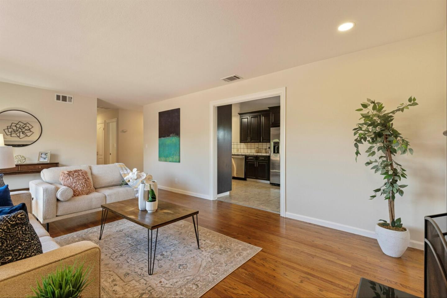 Detail Gallery Image 7 of 24 For 215 Longview Dr, Morgan Hill,  CA 95037 - 3 Beds | 2 Baths