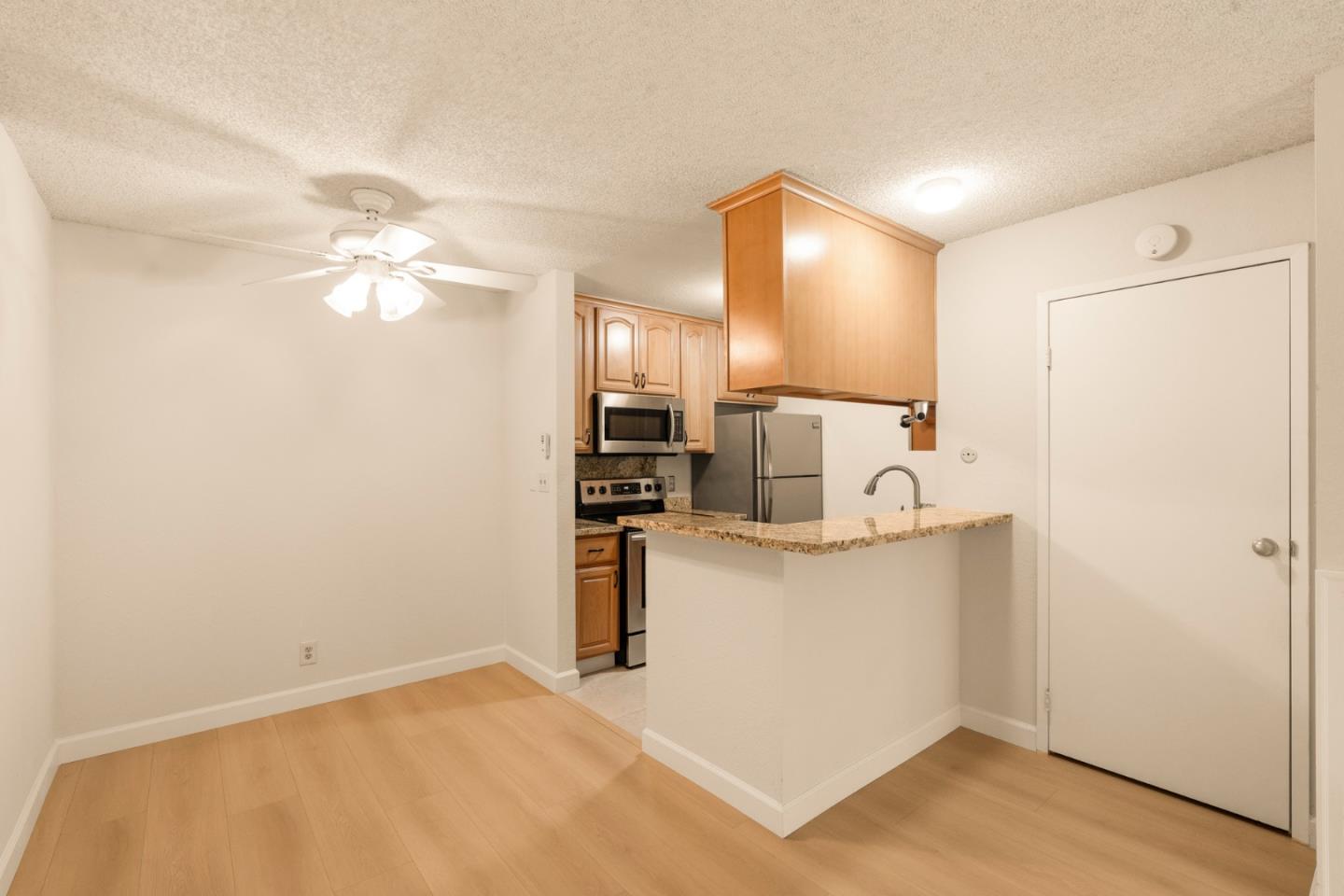 Detail Gallery Image 6 of 31 For 385 Mandarin Dr #11,  Daly City,  CA 94015 - 1 Beds | 1 Baths