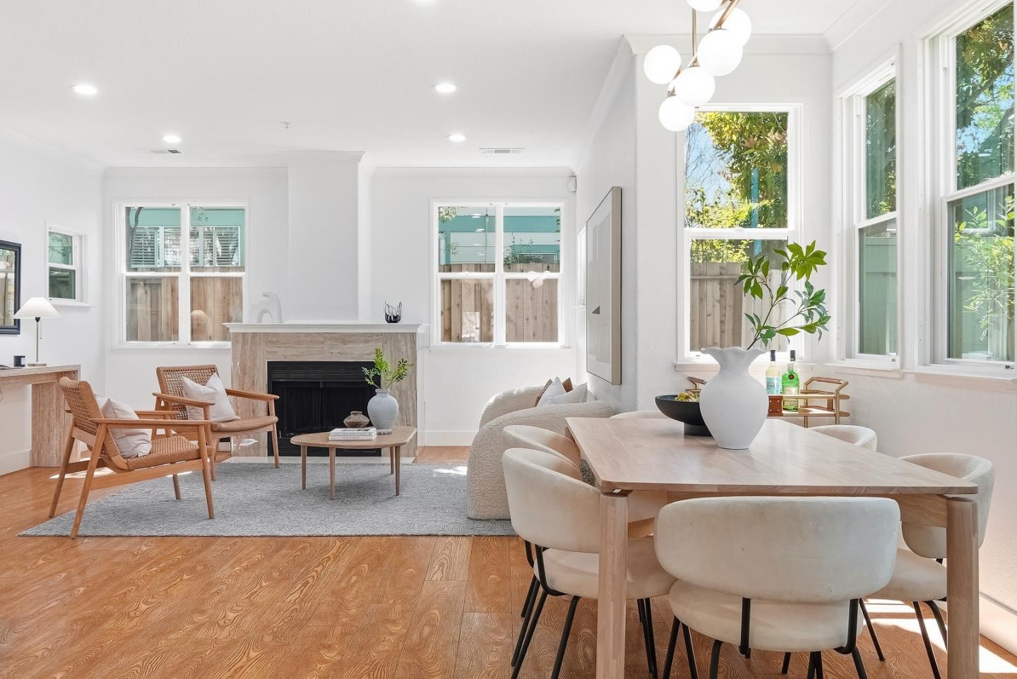 Detail Gallery Image 10 of 47 For 2291 Oaktree Dr #201,  Mountain View,  CA 94040 - 3 Beds | 2/1 Baths