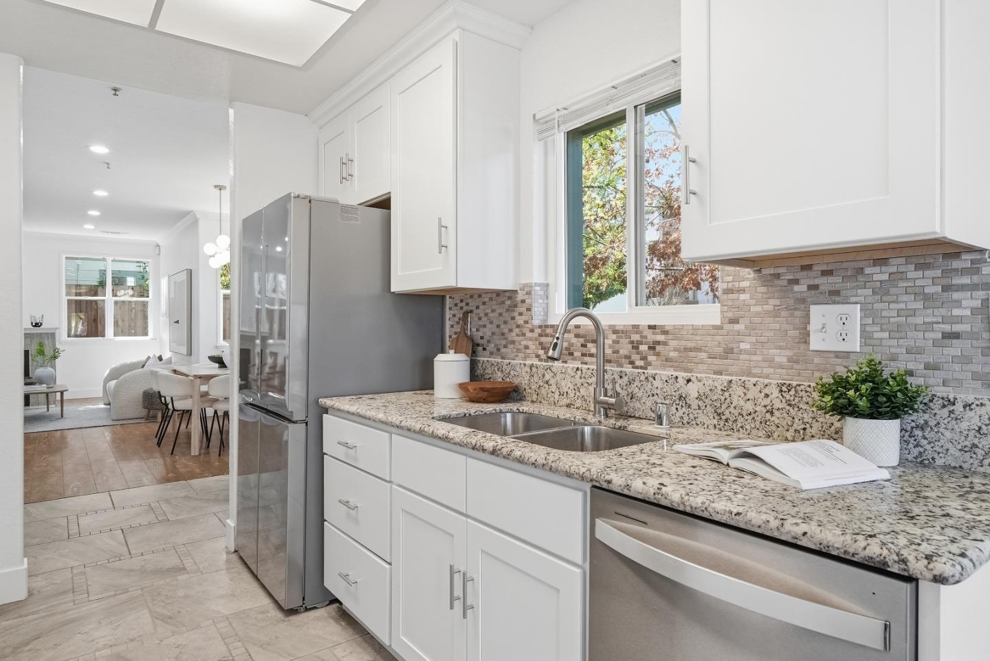 Detail Gallery Image 11 of 47 For 2291 Oaktree Dr #201,  Mountain View,  CA 94040 - 3 Beds | 2/1 Baths