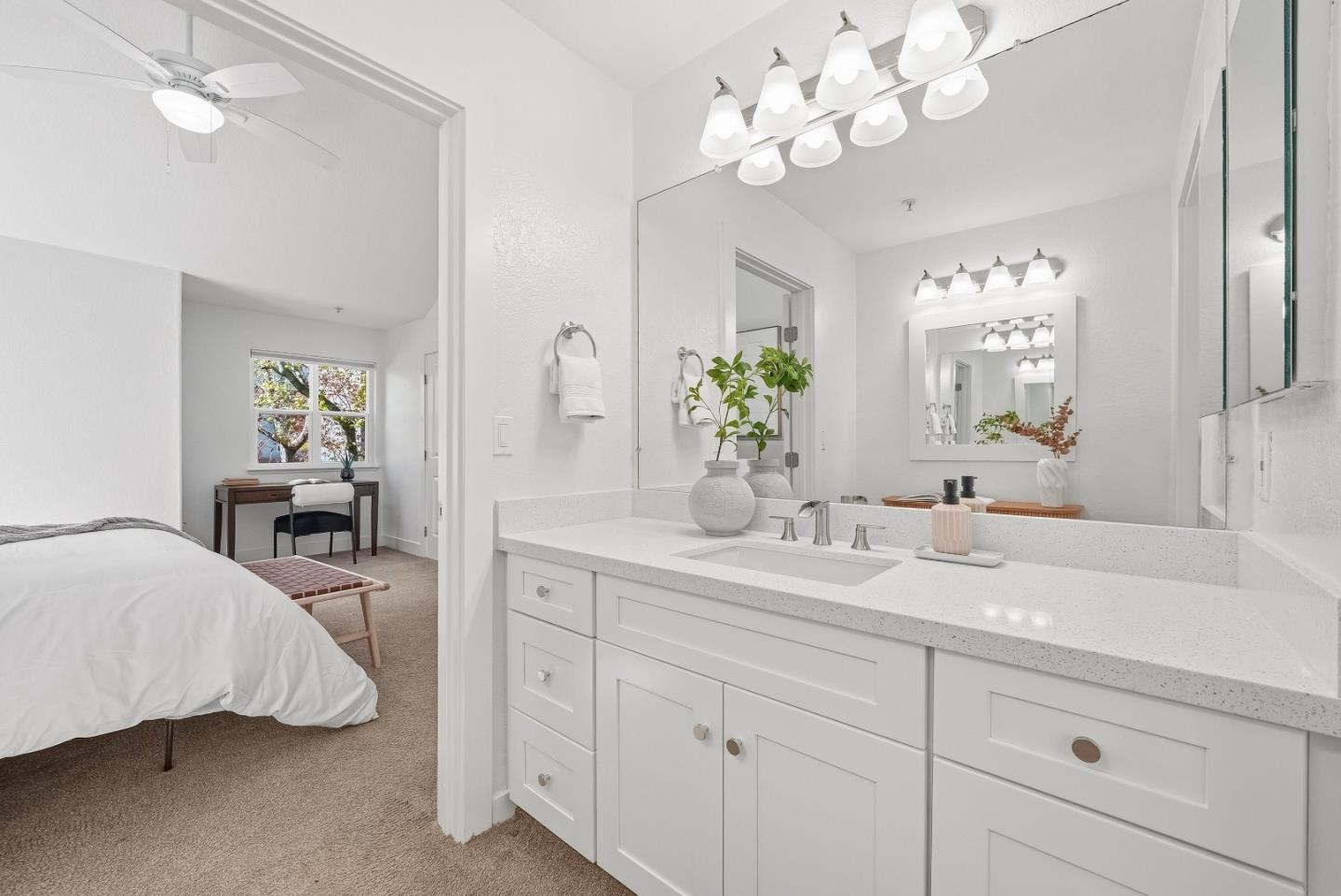 Detail Gallery Image 20 of 47 For 2291 Oaktree Dr #201,  Mountain View,  CA 94040 - 3 Beds | 2/1 Baths